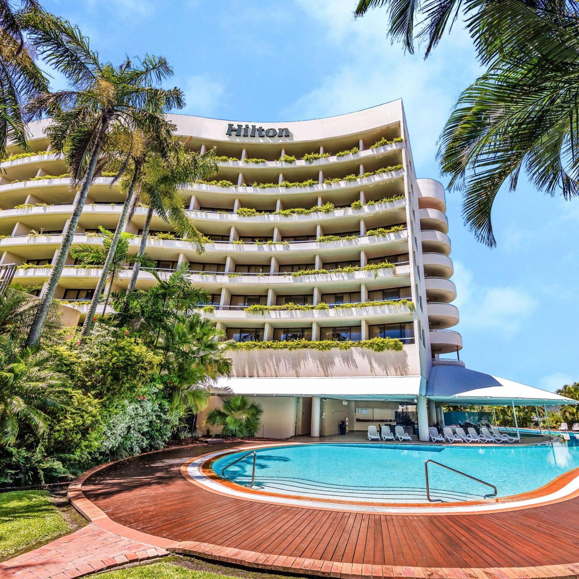 Hilton Cairns Hotel Kültér fotó